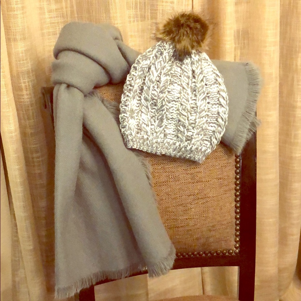 Gray & white beanie w/Pom Pom & gray scarf